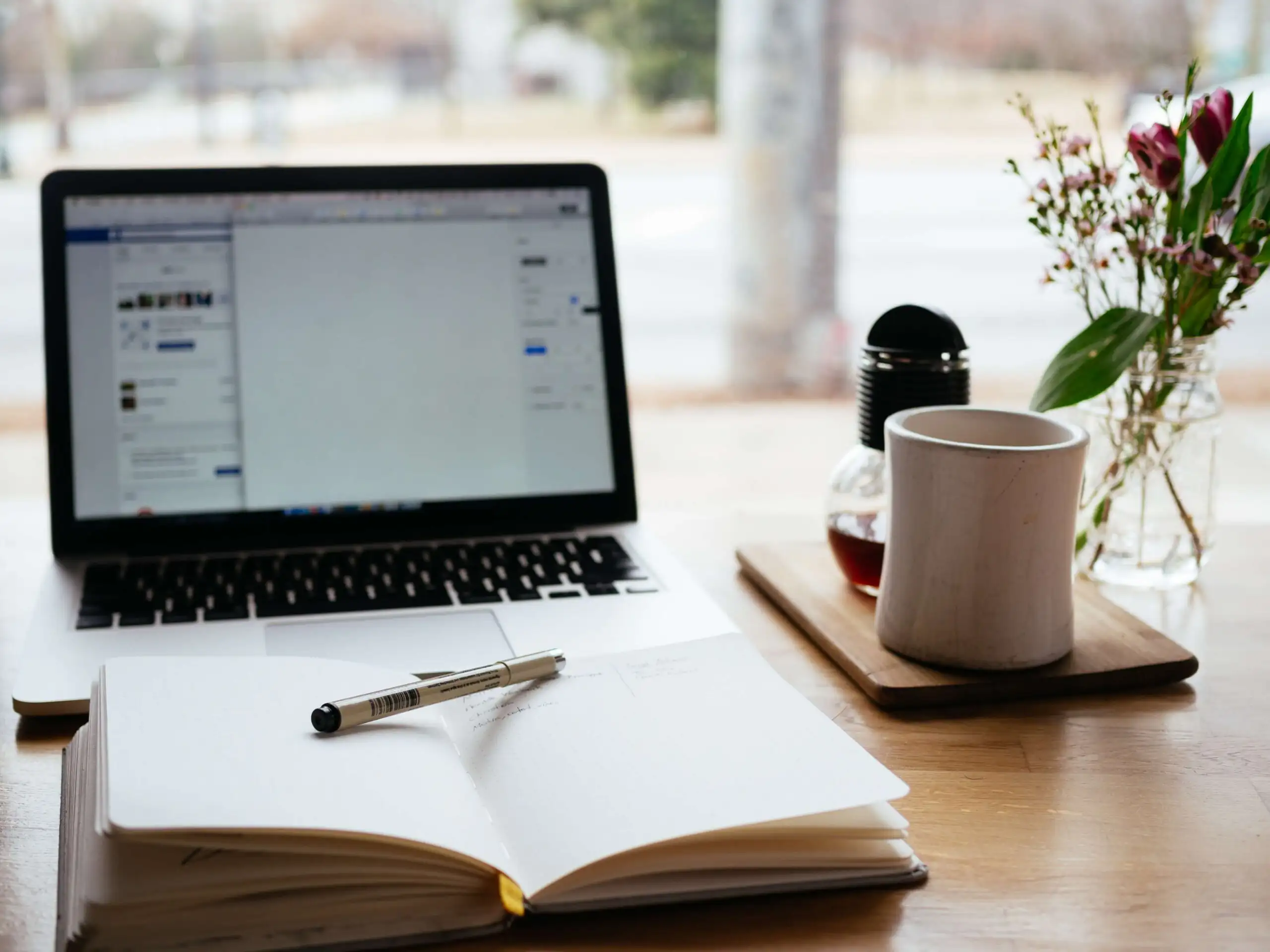 Equipe acompanhando o atendimento legal da empresa